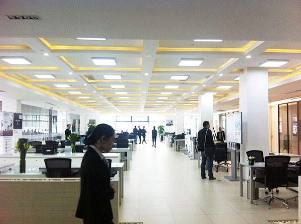 辦公展示照明應用｜龍德寶4S店-佛山火樹銀花照明